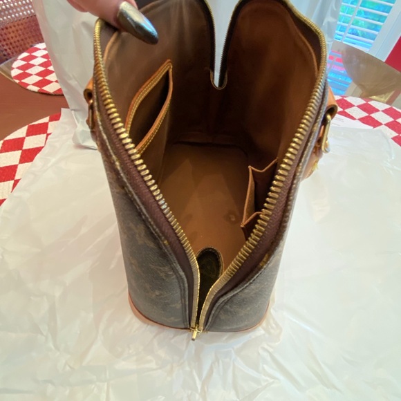 LOUIS. VUITTON MONOGRAMMED ALMA HANDBAG - Picture 10 of 16